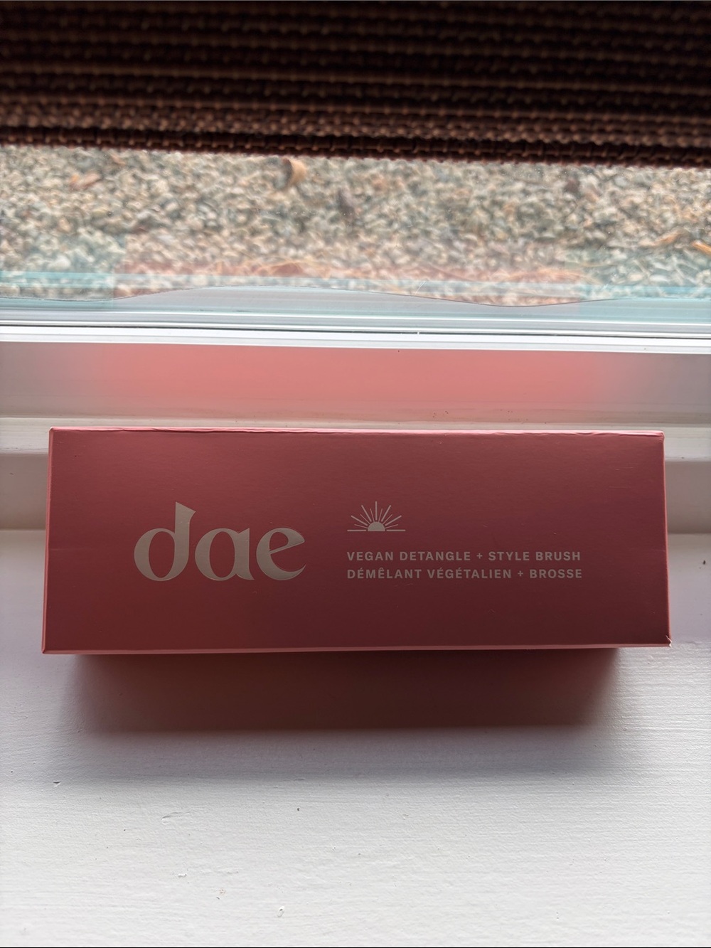 New in box DAE vegan detangling + style brush